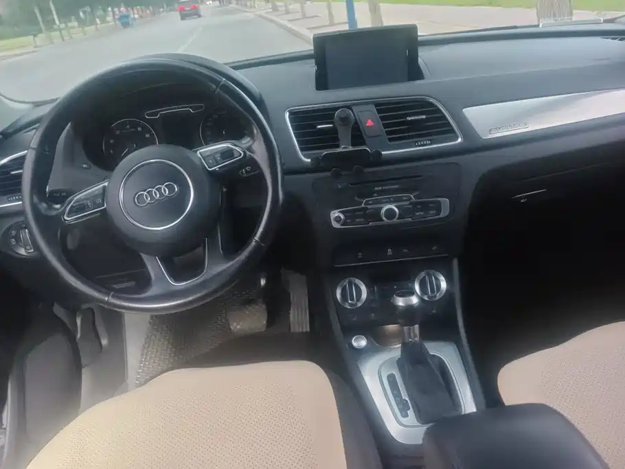Audi Q3 2016 — фото 12