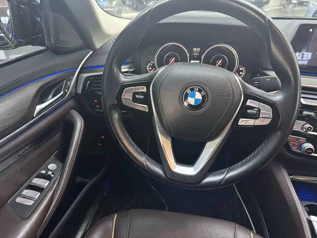 BMW 5 Series New Energy 2018 — фото 11