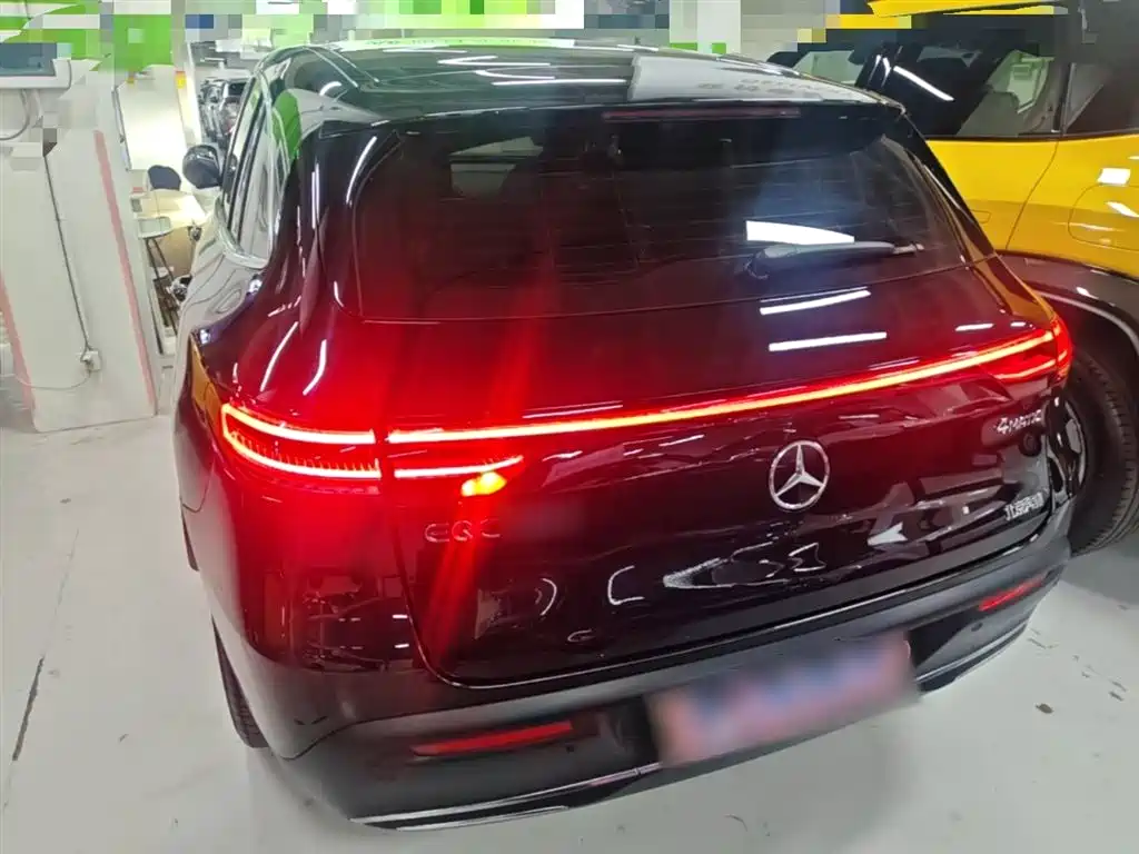 Mercedes-Benz EQC 2022 — фото 6