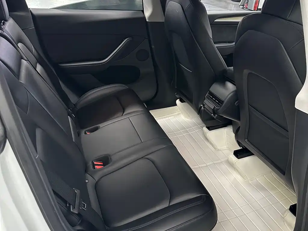 Tesla Model Y 2022 — фото 17