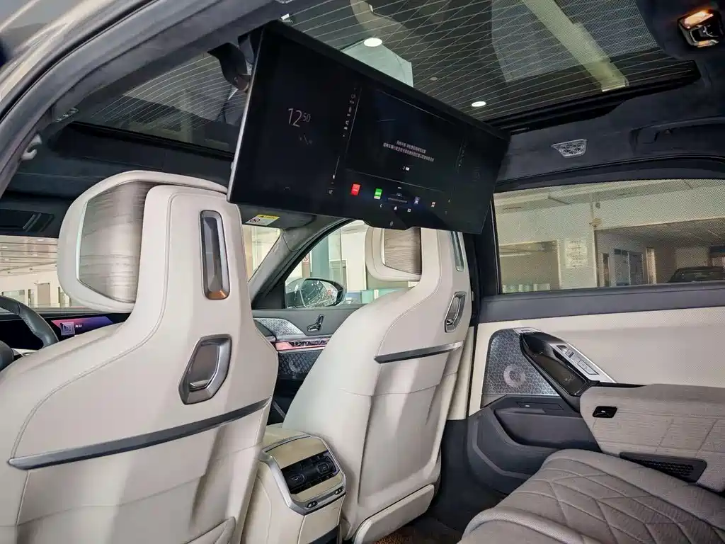 BMW i7 2022 — фото 20