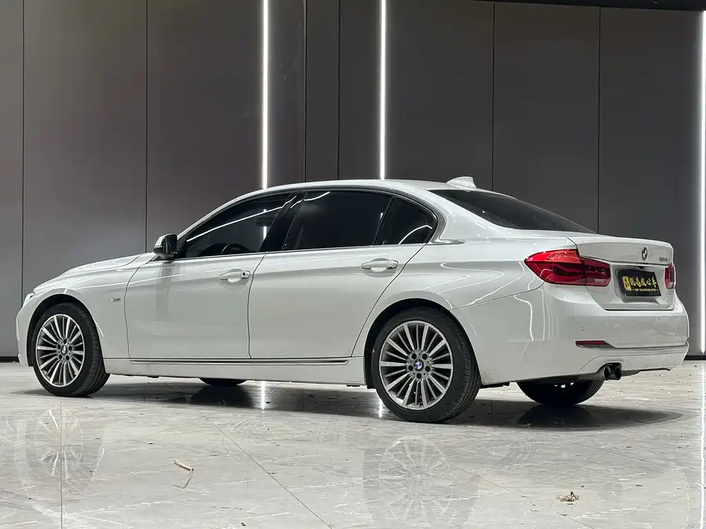 BMW 3 Series 2018 — фото 6