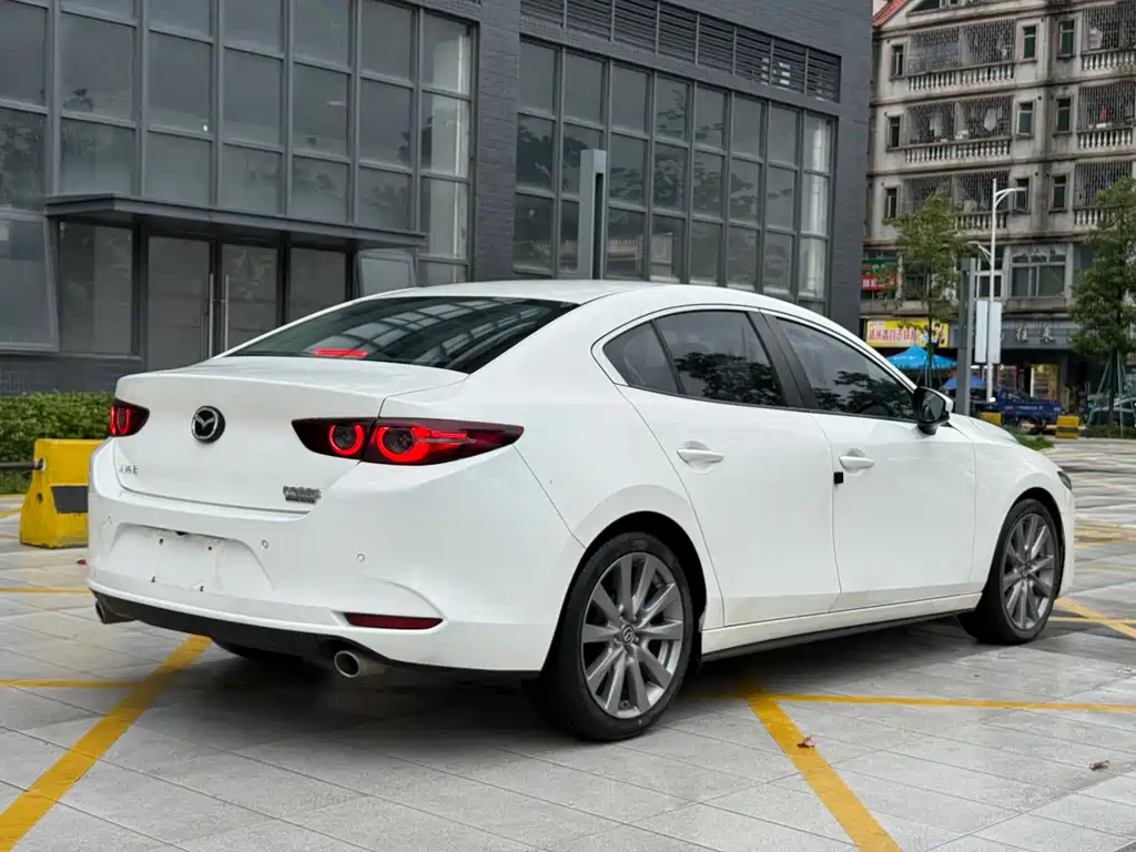 Mazda 3 Axela 2021 — фото 13