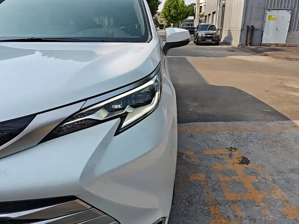 Toyota Sienna 2022 — фото 24