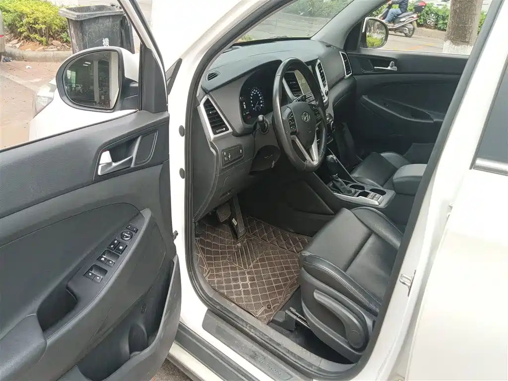 Hyundai Tucson 2017 — фото 16