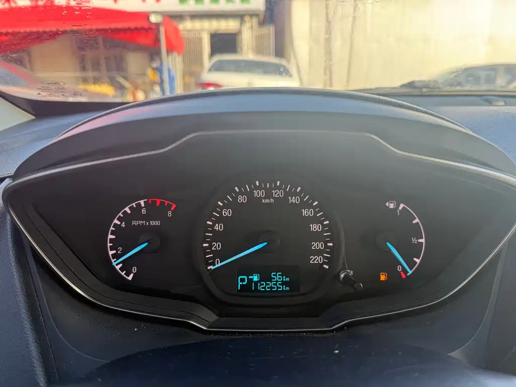 Ford Escort 2015 — фото 14