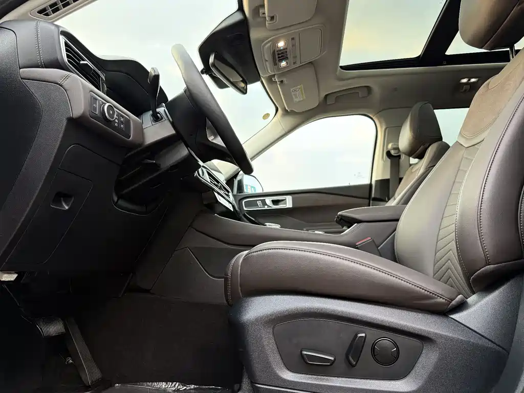 Ford Explorer 2025 — фото 17