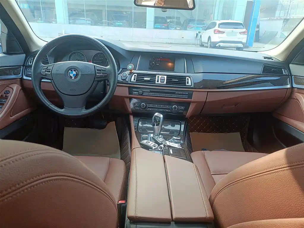 BMW 5 Series 2016 — фото 10