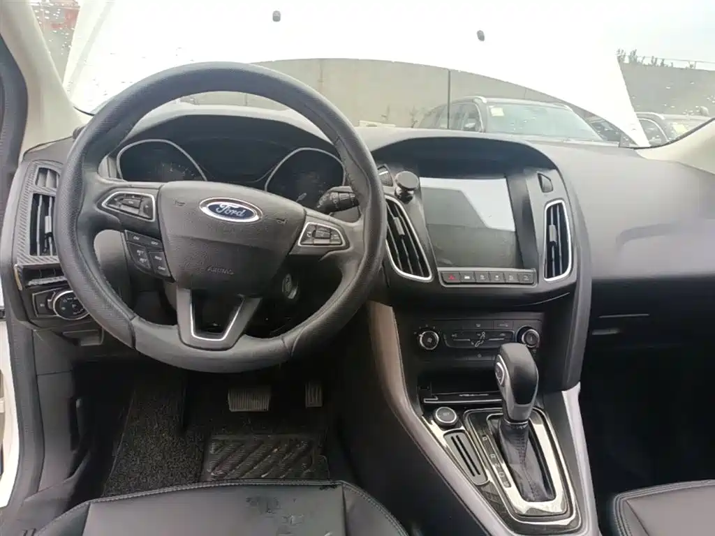 Ford Focus 2017 — фото 10