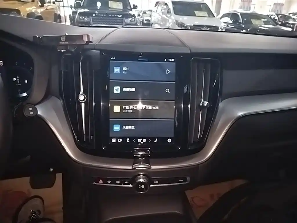 Volvo XC60 2022 — фото 13