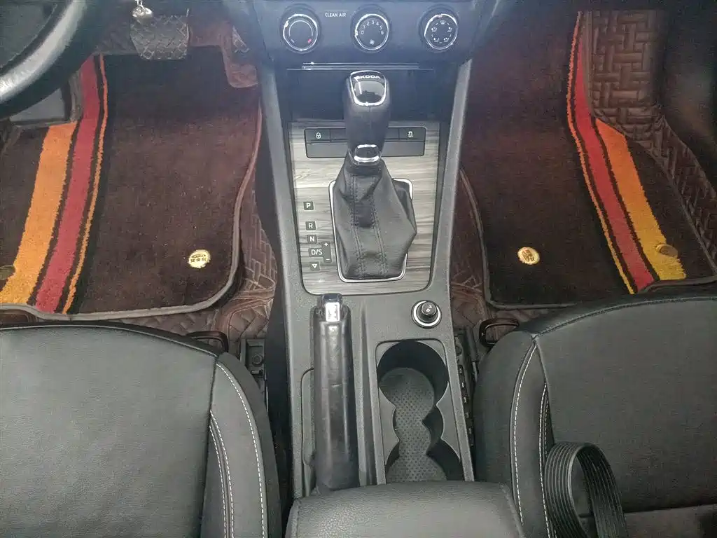 Skoda Octavia 2016 — фото 11