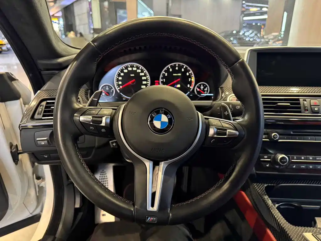 BMW M6 2014 — фото 21