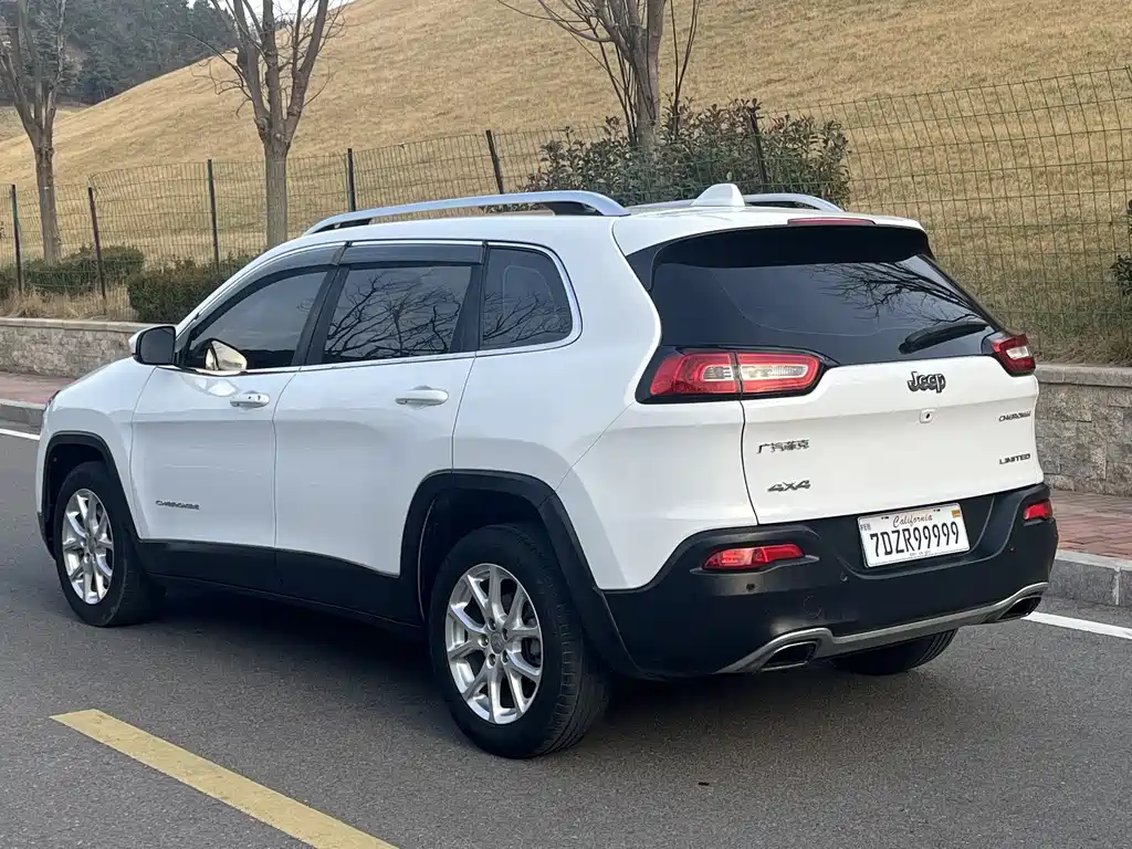 Jeep Cherokee 2017 — фото 8