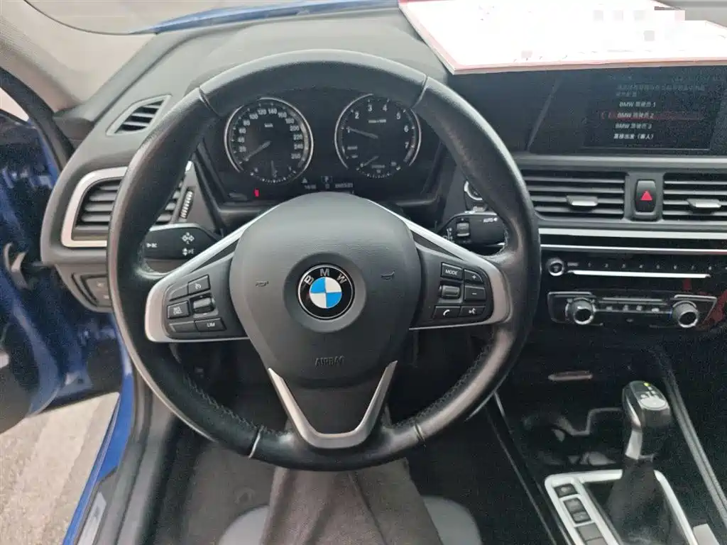 BMW 1 Series 2019 — фото 11