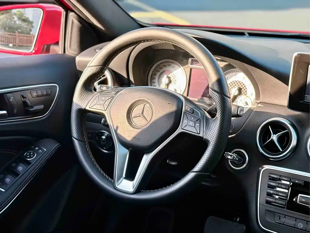 Mercedes-Benz A-Class 2015 — фото 18