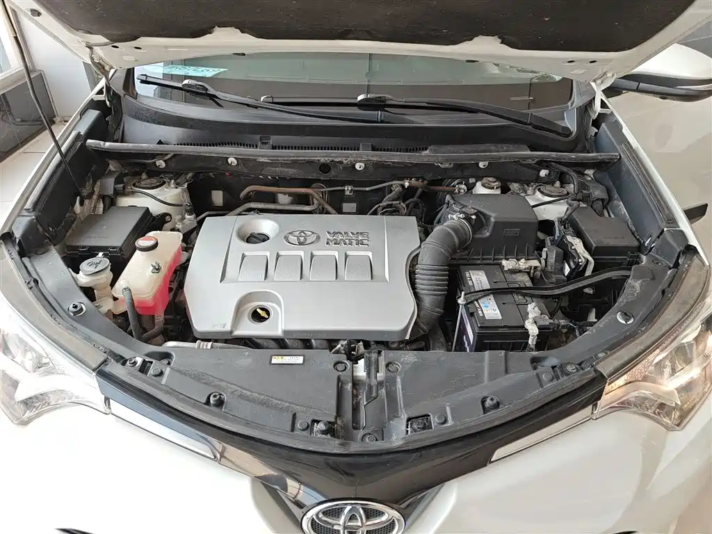 Toyota RAV4 2018 — фото 19