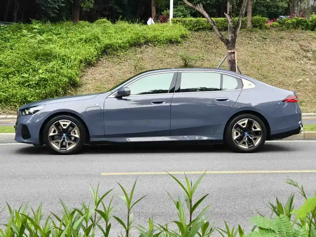 BMW i5 2024 — фото 2