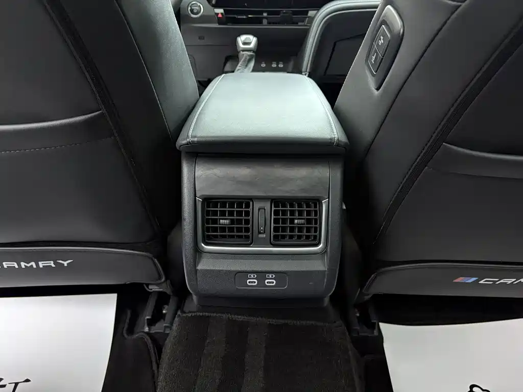 Toyota Camry 2025 — фото 11