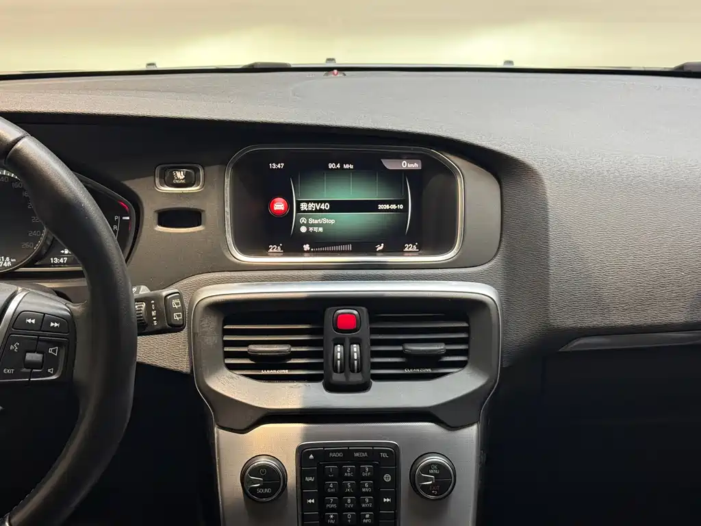 Volvo V40 2017 — фото 13