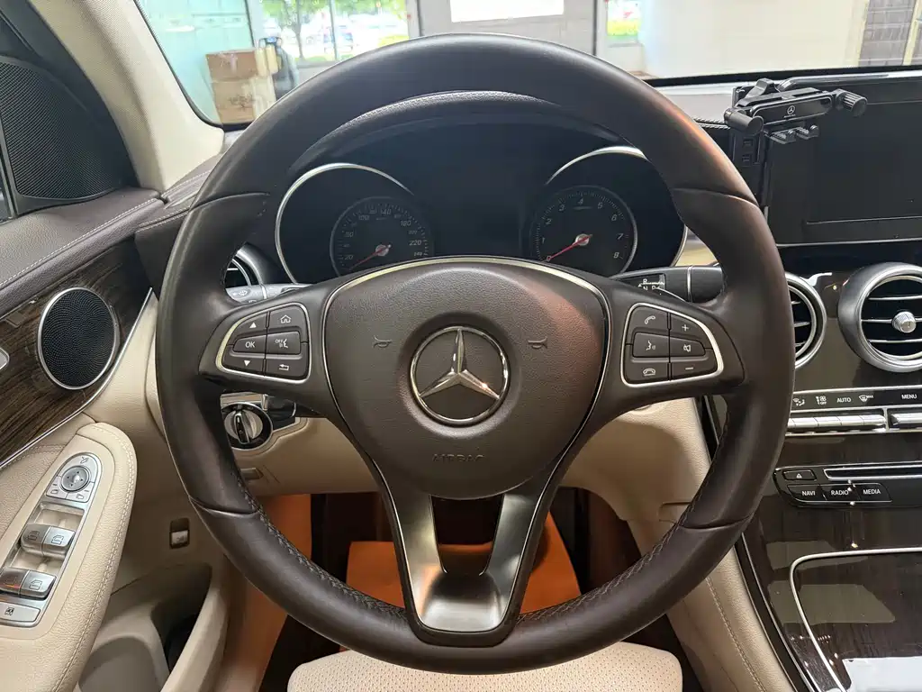 Mercedes-Benz GLC 2016 — фото 15