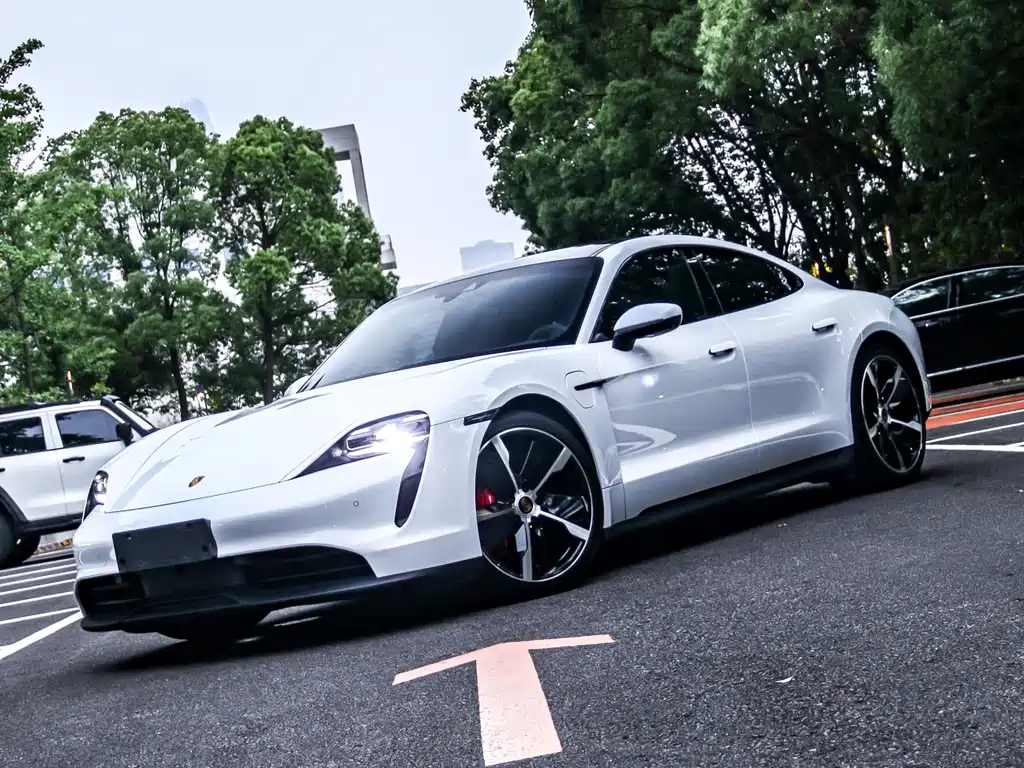 Porsche Taycan 2021 — фото 13