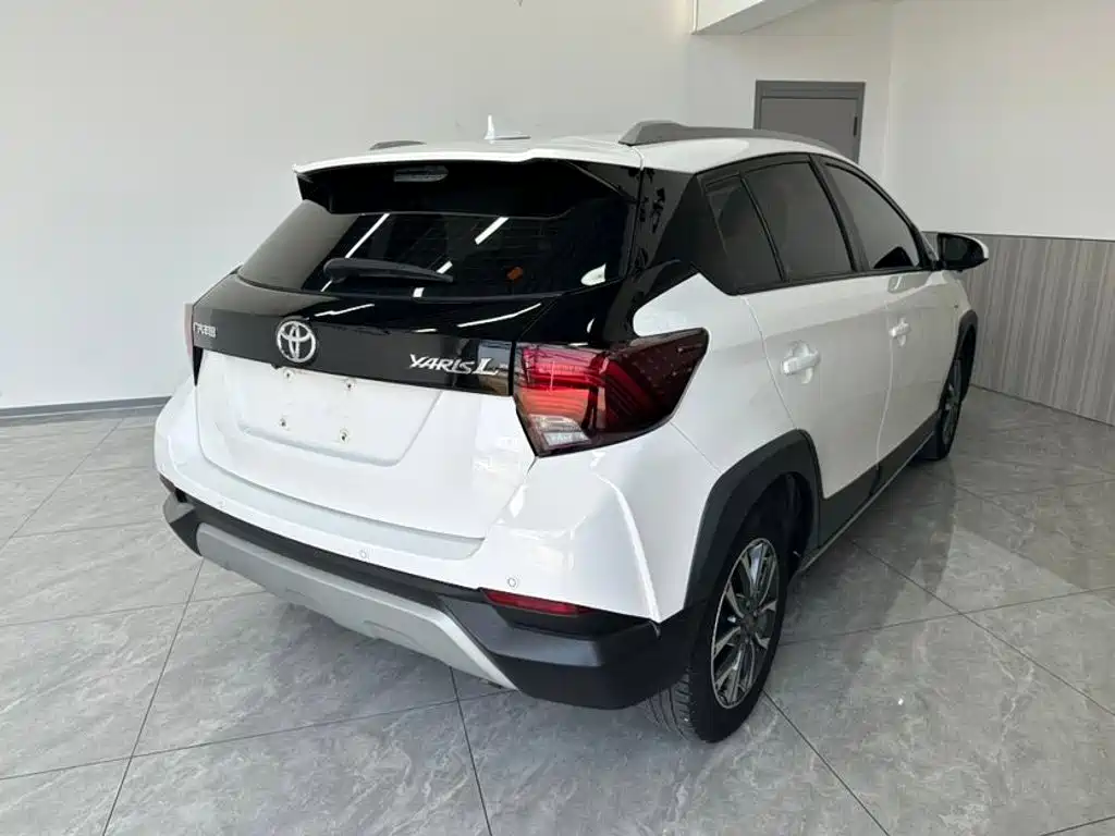Toyota Yaris L 2022 — фото 4