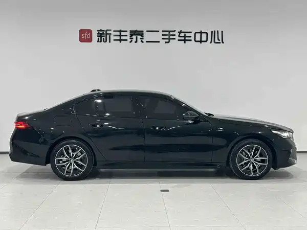 BMW 5 Series 2025