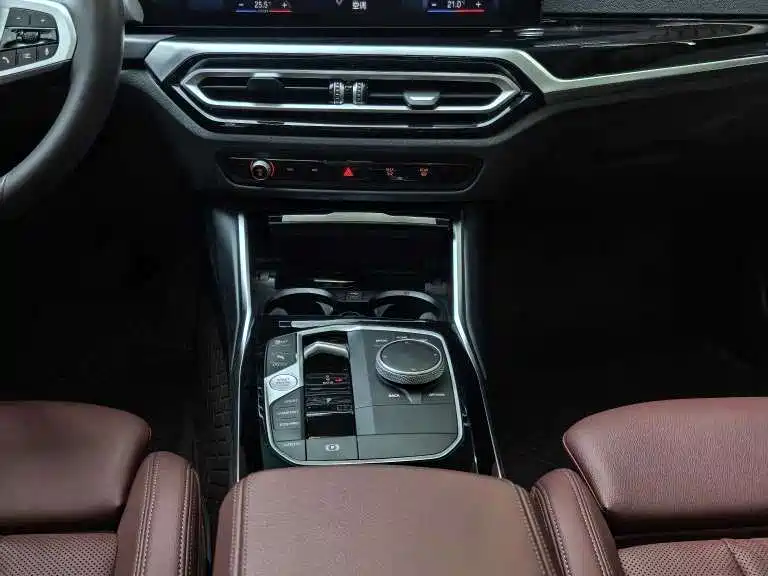 BMW 3 Series 2023 — фото 13