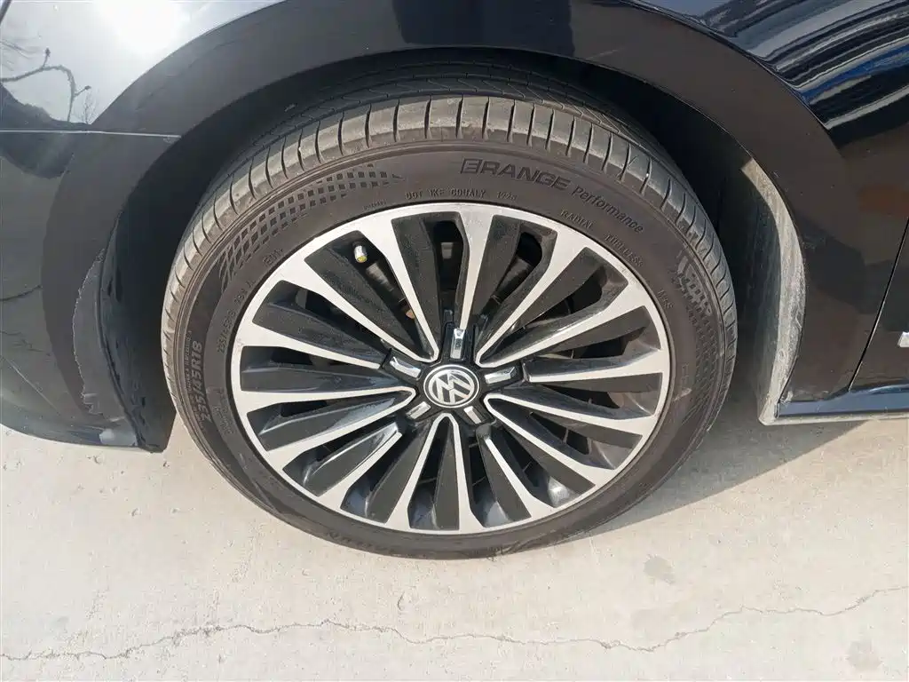 Volkswagen Passat 2017 — фото 23