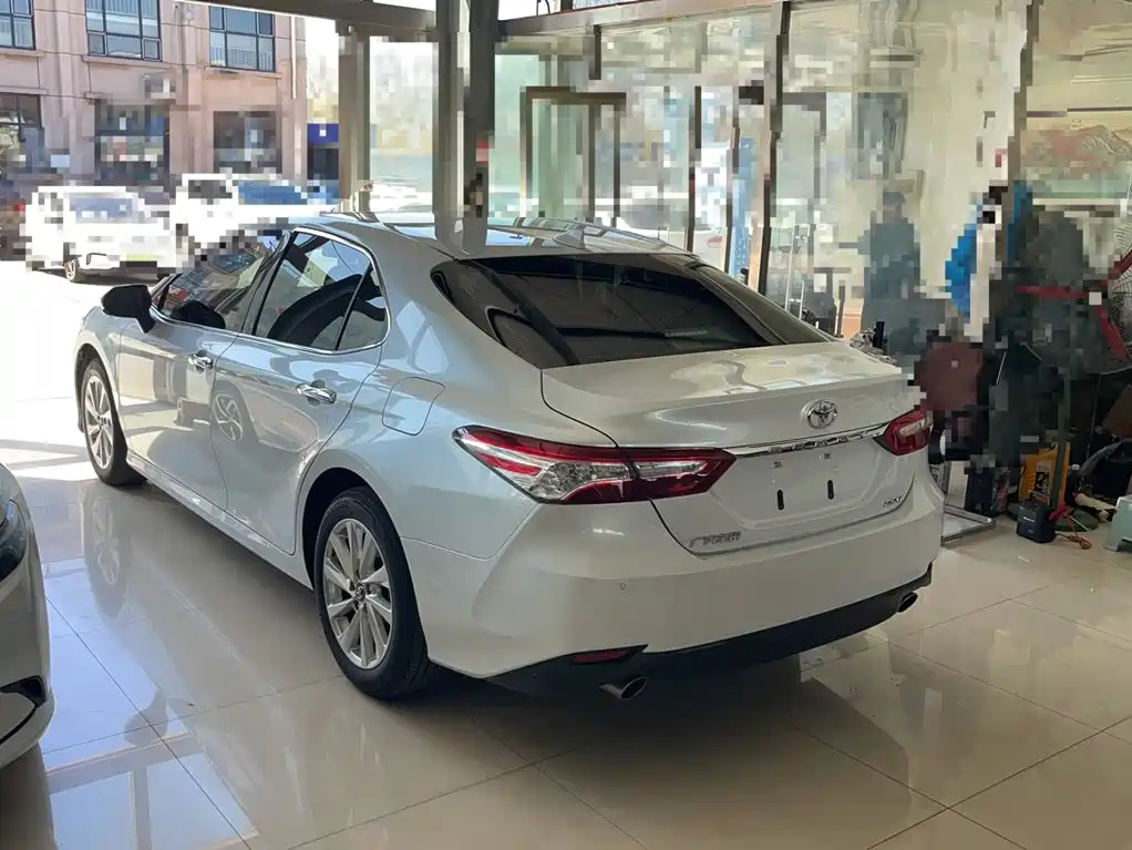 Toyota Camry 2022 — фото 11