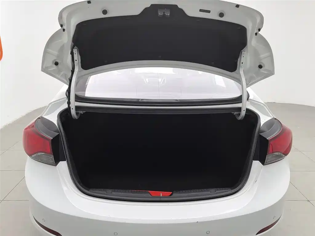 Hyundai Elantra Langdong 2017 — фото 16