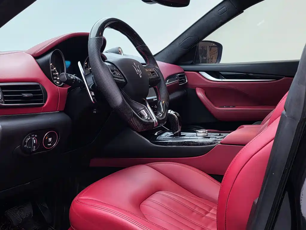 Maserati Levante 2016 — фото 34