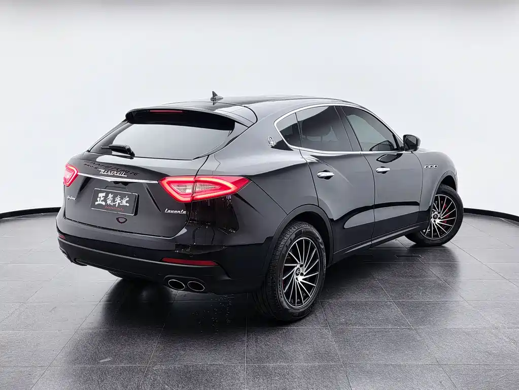 Maserati Levante 2016 — фото 12
