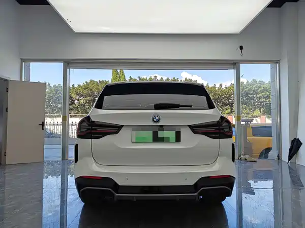 BMW iX3 2024