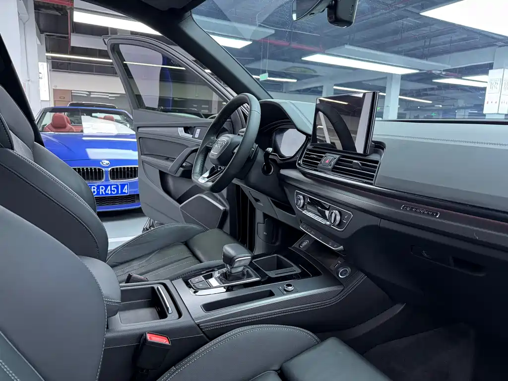 Audi Q5L 2023 — фото 12
