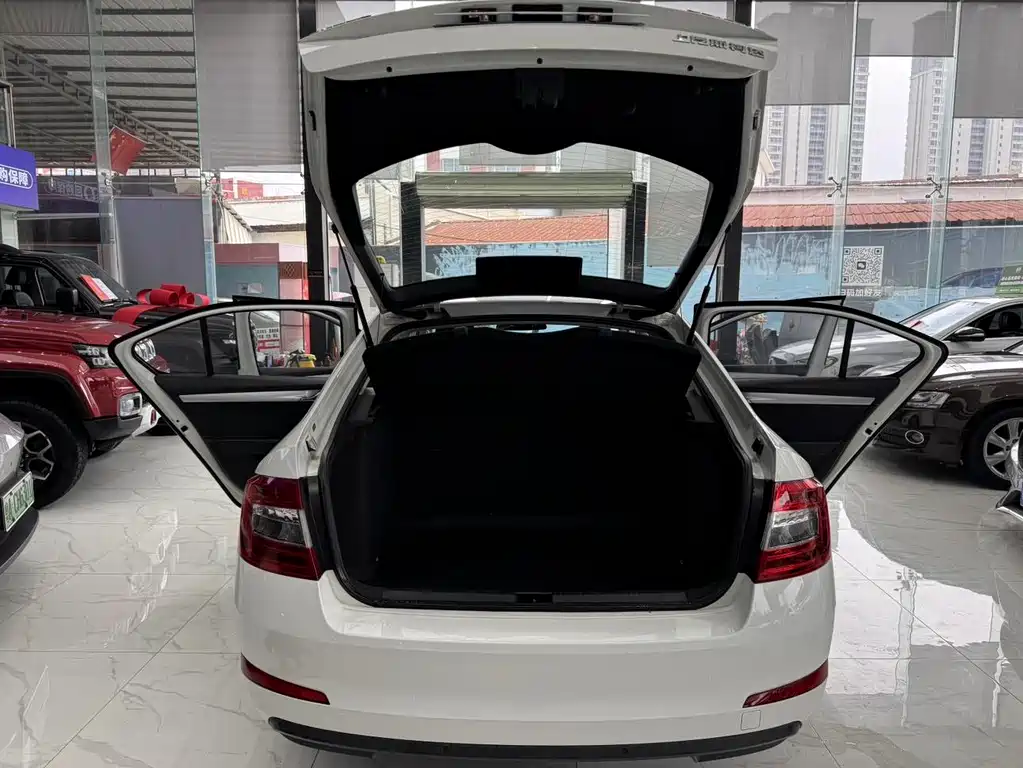 Skoda Octavia 2017 — фото 28