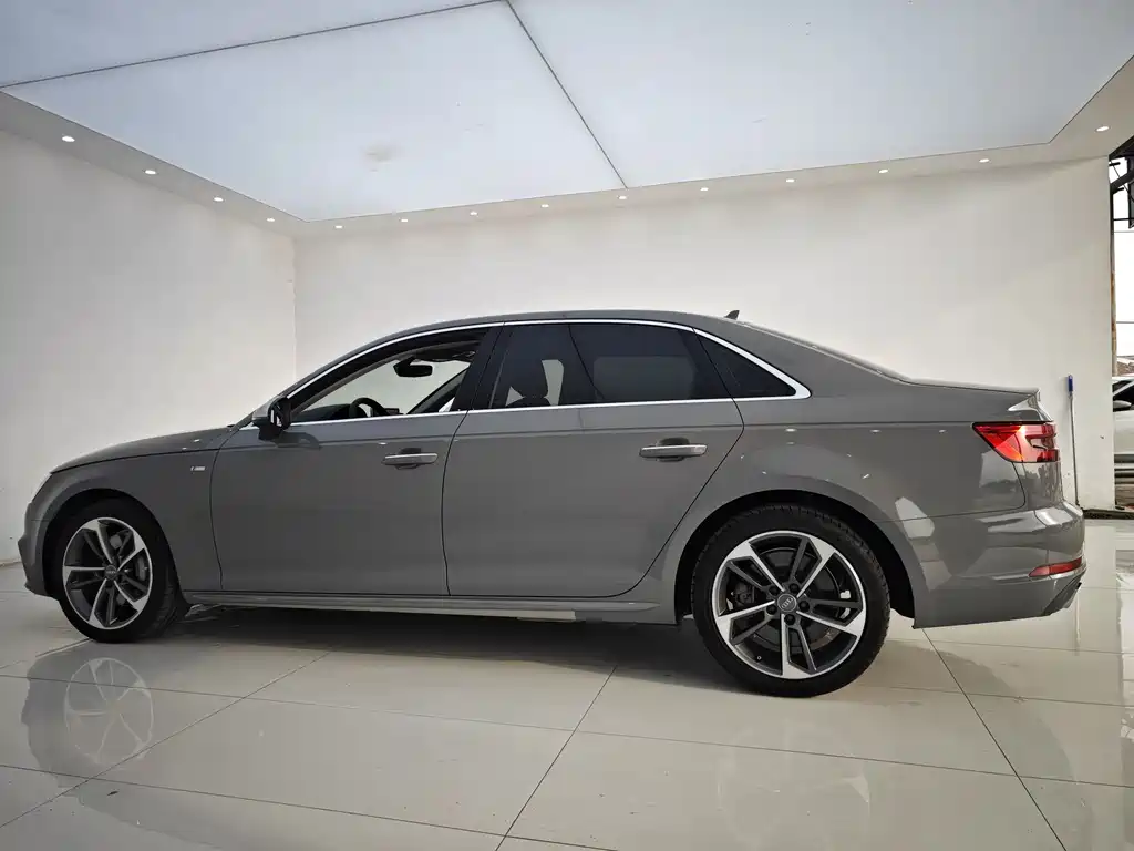 Audi A4L 2017 — фото 12