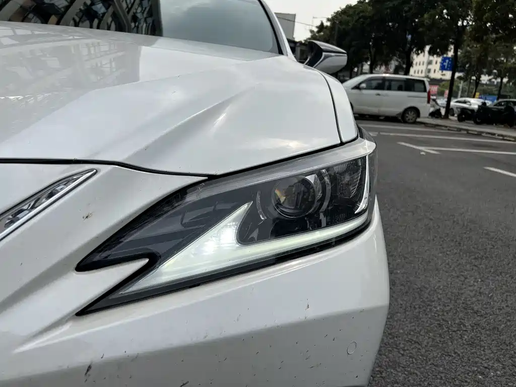 Lexus ES 2021 — фото 15