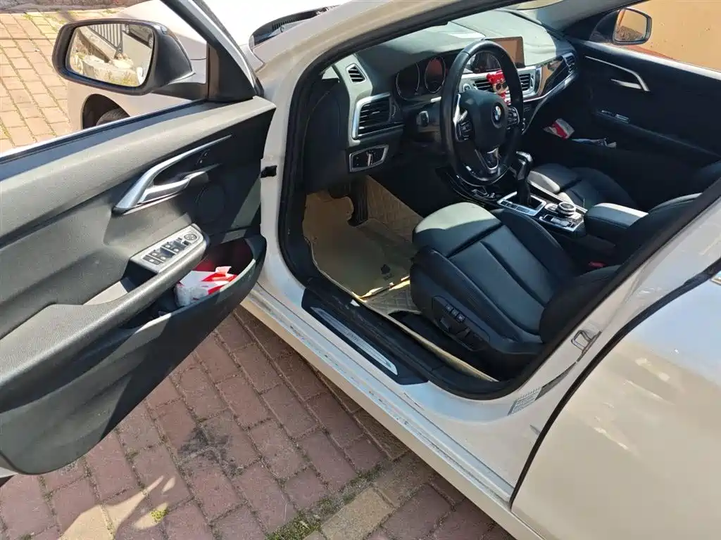 BMW 1 Series 2019 — фото 17