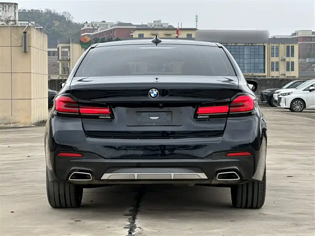 BMW 5 Series 2023 — фото 10