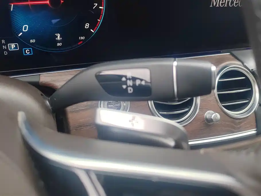 Mercedes-Benz E-Class 2023 — фото 16