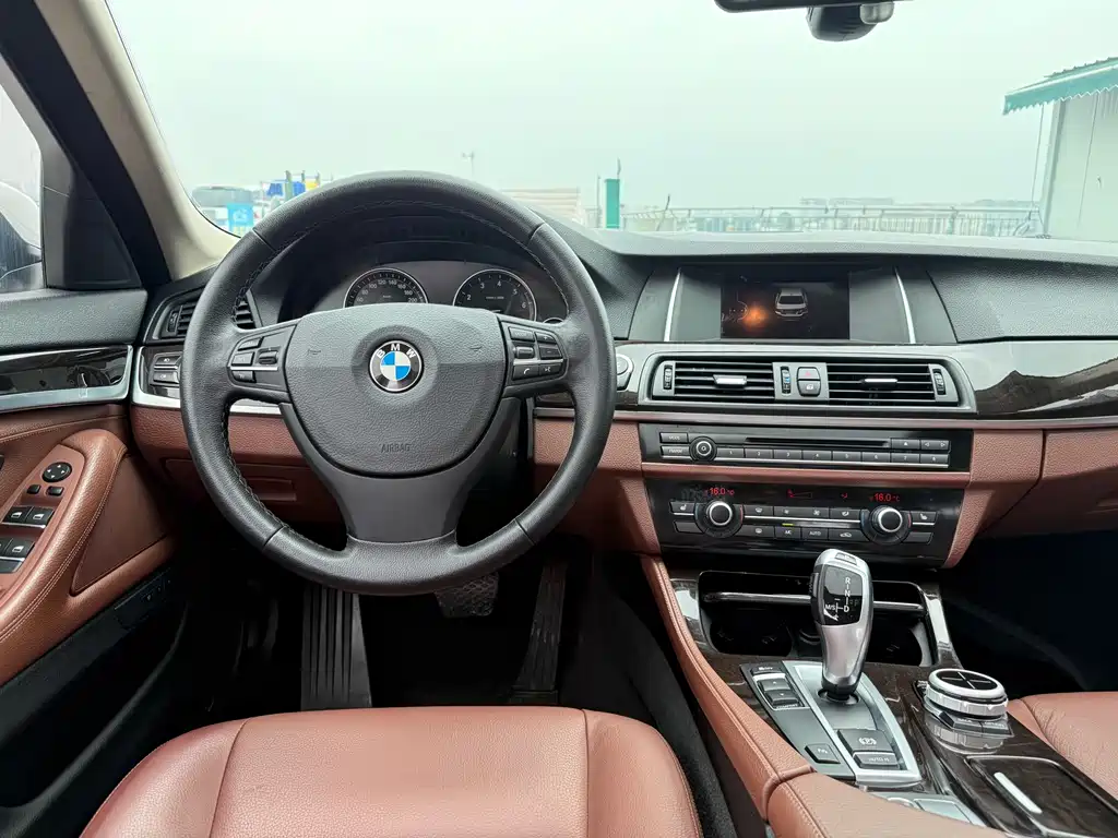 BMW 5 Series 2015 — фото 7