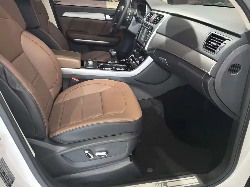 Haval H8 2017 — фото 12