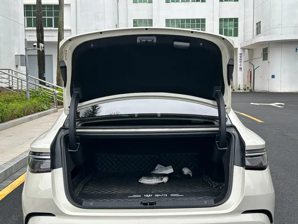 BYD Seal 07 DM-i 2025 — фото 13