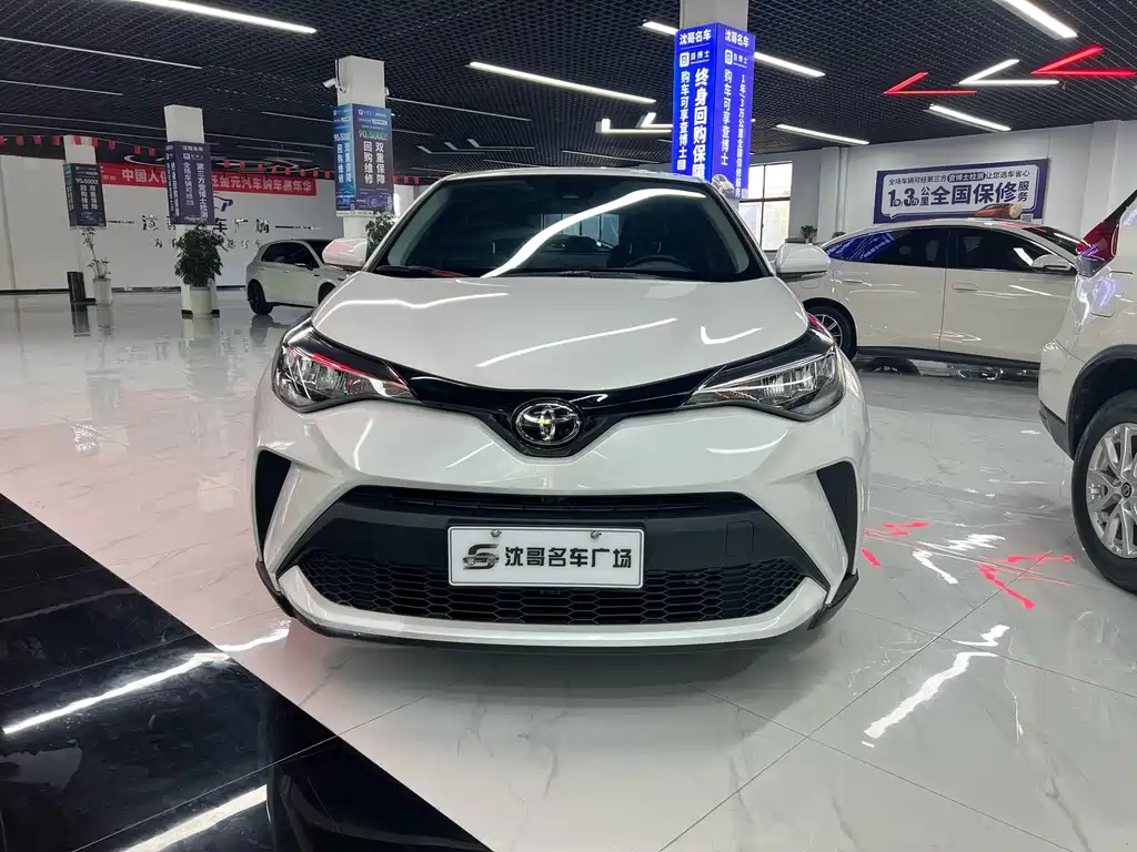Toyota C-HR 2023 — фото 2