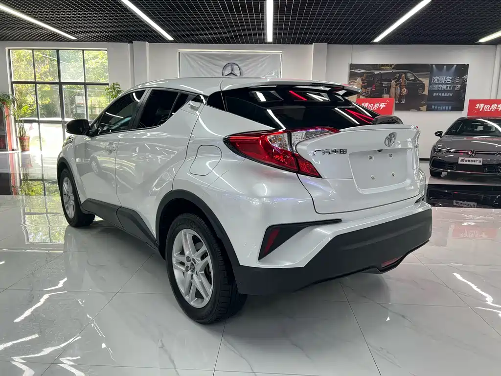 Toyota C-HR 2023 — фото 9