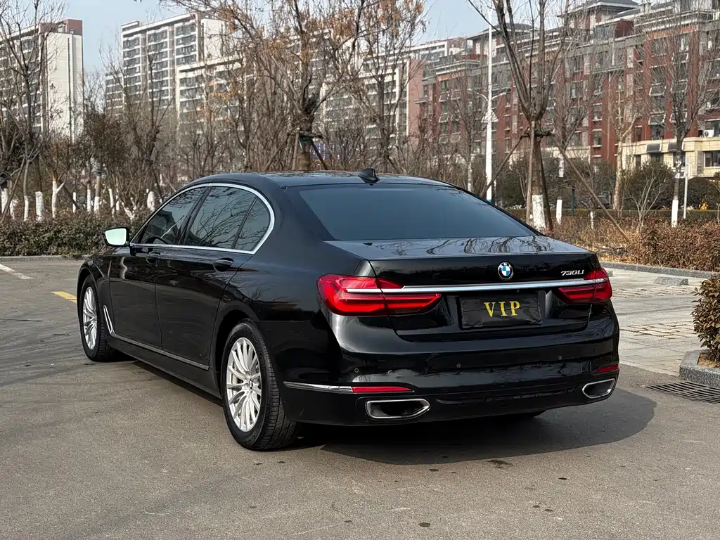 BMW 7 Series 2017 — фото 8