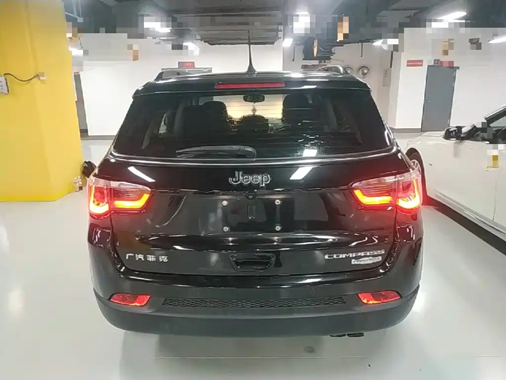 Jeep Compass 2018 — фото 6