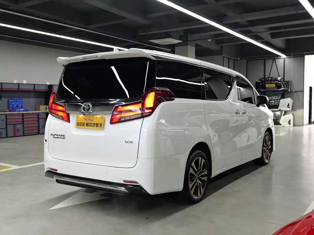Toyota Alphard 2022 — фото 4