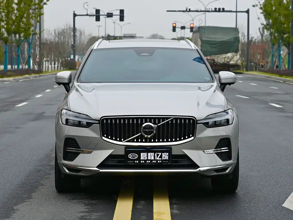 Volvo XC60 2022 — фото 2